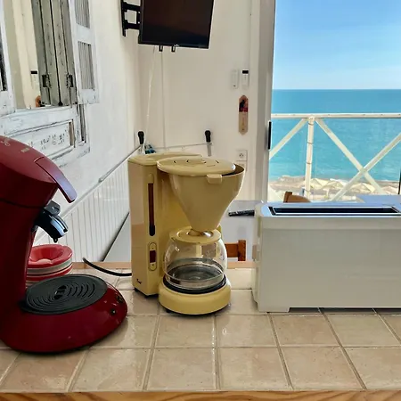 2 Pieces Avec Piscine Et Parking A - Fr-1-338-480 Sète