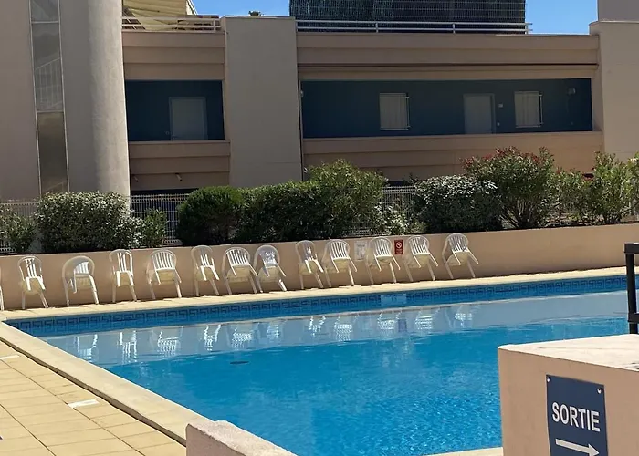 2 Pieces Avec Piscine Et Parking A - Fr-1-338-480